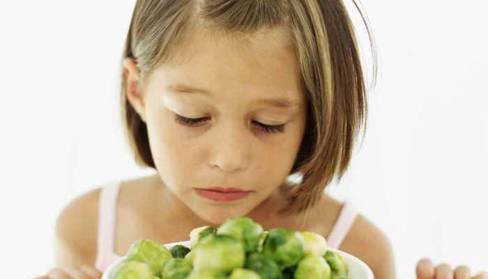 girl eat greens