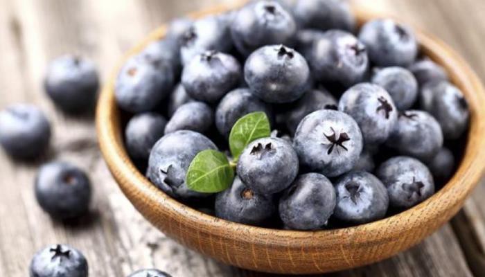 blueberries in bowl