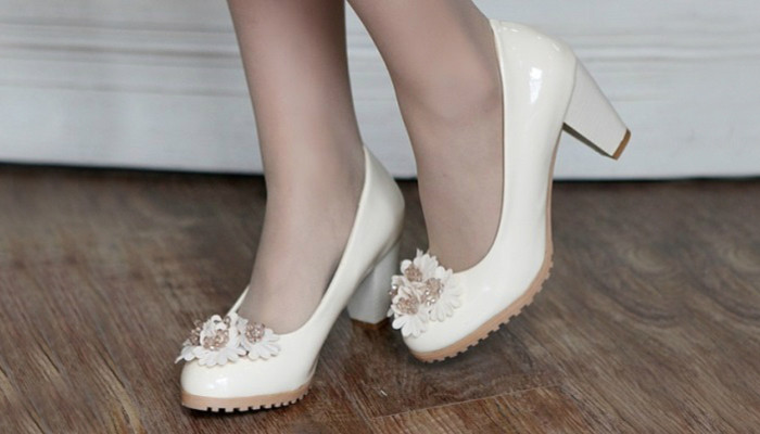 nice white shoes low heels