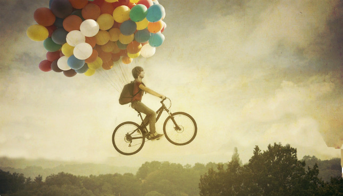 trip with bike and balloons