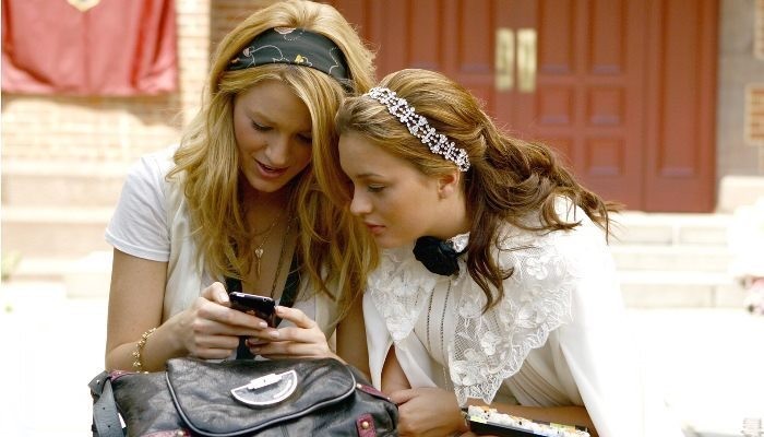 girls on iphone