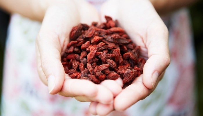 handful of goji berries