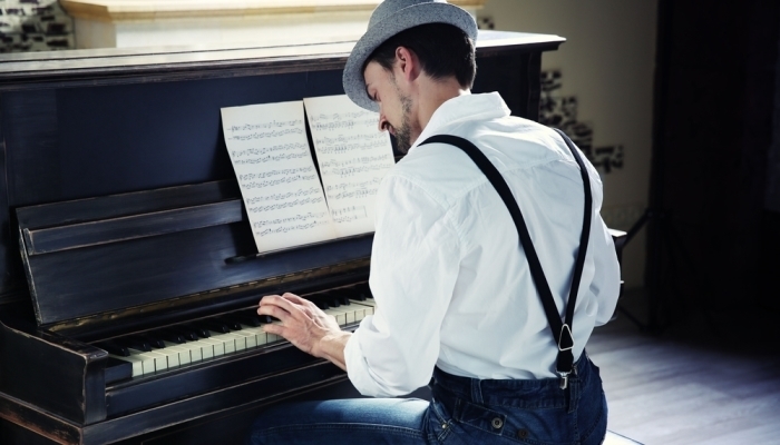 pianist playing