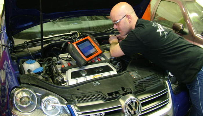 How To Become An Auto Electrician